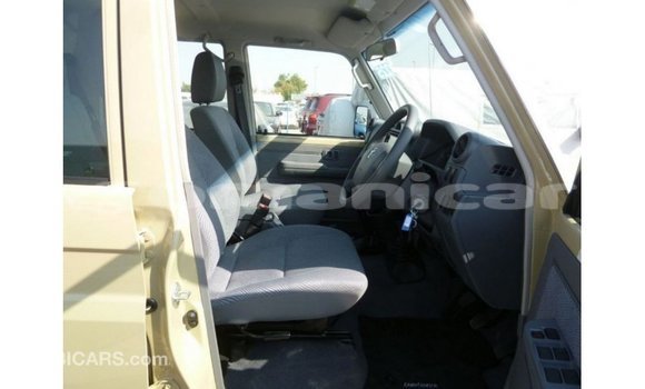 Buy Import Toyota Land Cruiser Beige Car in Import - Dubai in Dhufar Buy Import Toyota Land Cruiser Beige Car in Import - Dubai in Dhufar