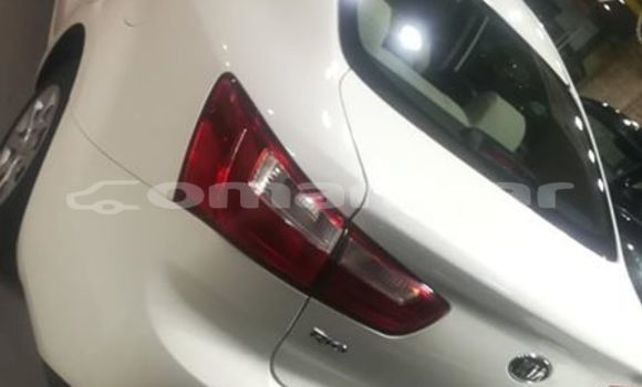 Buy Used Kia Rio White Car in Muscat in Masqat Buy Used Kia Rio White Car in Muscat in Masqat