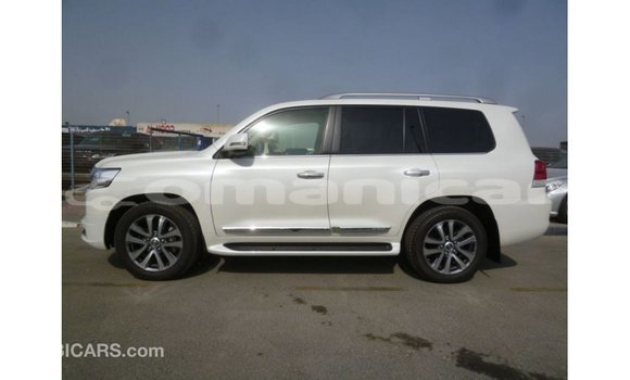 Buy Import Toyota Land Cruiser White Car in Import - Dubai in Dhufar Buy Import Toyota Land Cruiser White Car in Import - Dubai in Dhufar