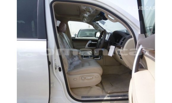 Buy Import Toyota Land Cruiser White Car in Import - Dubai in Dhufar Buy Import Toyota Land Cruiser White Car in Import - Dubai in Dhufar