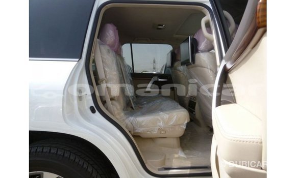 Buy Import Toyota Land Cruiser White Car in Import - Dubai in Dhufar Buy Import Toyota Land Cruiser White Car in Import - Dubai in Dhufar