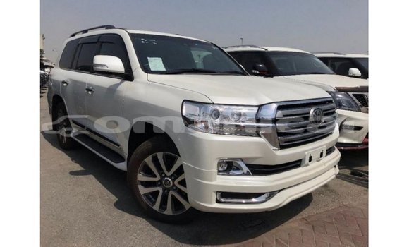 Buy Import Toyota Land Cruiser White Car in Import - Dubai in Dhufar Buy Import Toyota Land Cruiser White Car in Import - Dubai in Dhufar