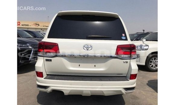 Buy Import Toyota Land Cruiser White Car in Import - Dubai in Dhufar Buy Import Toyota Land Cruiser White Car in Import - Dubai in Dhufar
