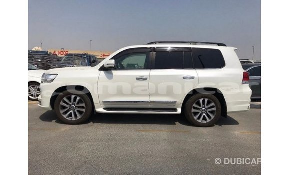 Buy Import Toyota Land Cruiser White Car in Import - Dubai in Dhufar Buy Import Toyota Land Cruiser White Car in Import - Dubai in Dhufar