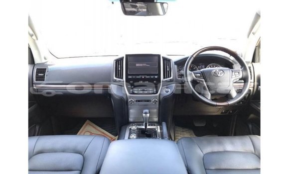 Buy Import Toyota Land Cruiser White Car in Import - Dubai in Dhufar Buy Import Toyota Land Cruiser White Car in Import - Dubai in Dhufar