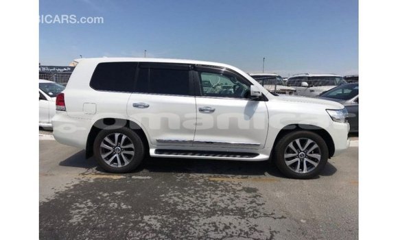 Buy Import Toyota Land Cruiser White Car in Import - Dubai in Dhufar Buy Import Toyota Land Cruiser White Car in Import - Dubai in Dhufar