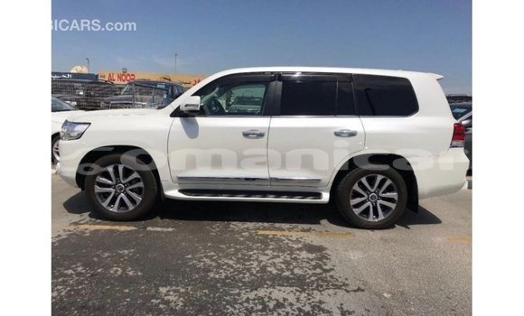 Buy Import Toyota Land Cruiser White Car in Import - Dubai in Dhufar Buy Import Toyota Land Cruiser White Car in Import - Dubai in Dhufar