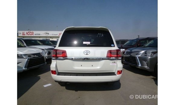 Buy Import Toyota Land Cruiser White Car in Import - Dubai in Dhufar Buy Import Toyota Land Cruiser White Car in Import - Dubai in Dhufar