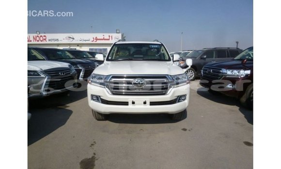 Buy Import Toyota Land Cruiser White Car in Import - Dubai in Dhufar Buy Import Toyota Land Cruiser White Car in Import - Dubai in Dhufar
