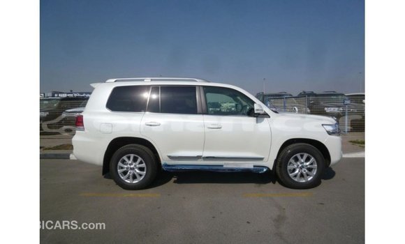 Buy Import Toyota Land Cruiser White Car in Import - Dubai in Dhufar Buy Import Toyota Land Cruiser White Car in Import - Dubai in Dhufar