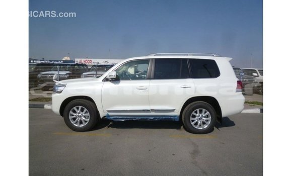Buy Import Toyota Land Cruiser White Car in Import - Dubai in Dhufar Buy Import Toyota Land Cruiser White Car in Import - Dubai in Dhufar