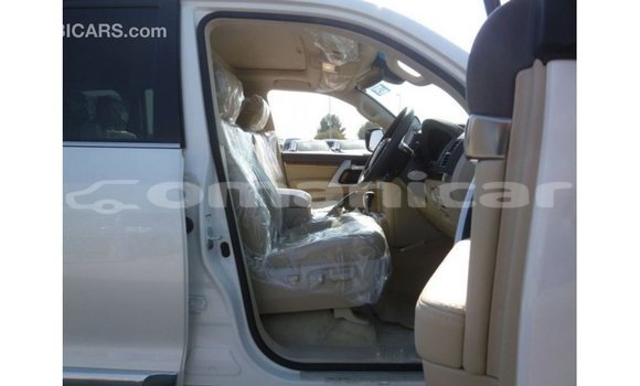 Buy Import Toyota Land Cruiser White Car in Import - Dubai in Dhufar Buy Import Toyota Land Cruiser White Car in Import - Dubai in Dhufar