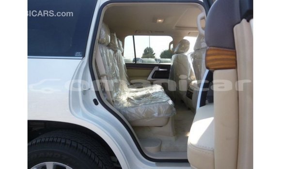 Buy Import Toyota Land Cruiser White Car in Import - Dubai in Dhufar Buy Import Toyota Land Cruiser White Car in Import - Dubai in Dhufar