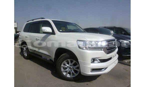 Buy Import Toyota Land Cruiser White Car in Import - Dubai in Dhufar Buy Import Toyota Land Cruiser White Car in Import - Dubai in Dhufar