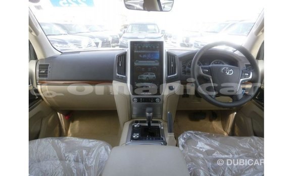 Buy Import Toyota Land Cruiser White Car in Import - Dubai in Dhufar Buy Import Toyota Land Cruiser White Car in Import - Dubai in Dhufar