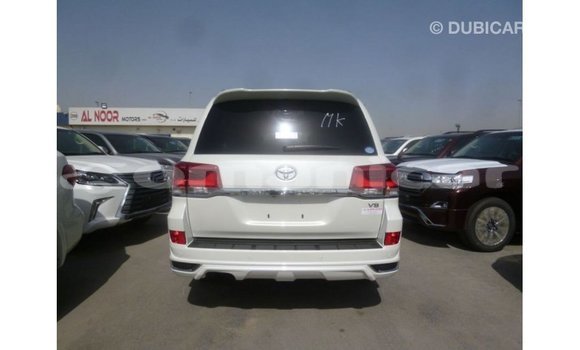 Buy Import Toyota Land Cruiser White Car in Import - Dubai in Dhufar Buy Import Toyota Land Cruiser White Car in Import - Dubai in Dhufar