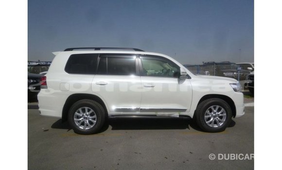Buy Import Toyota Land Cruiser White Car in Import - Dubai in Dhufar Buy Import Toyota Land Cruiser White Car in Import - Dubai in Dhufar