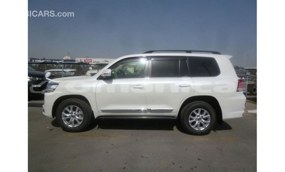 Buy Import Toyota Land Cruiser White Car in Import - Dubai in Dhufar Buy Import Toyota Land Cruiser White Car in Import - Dubai in Dhufar