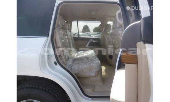Buy Import Toyota Land Cruiser White Car in Import - Dubai in Dhufar Buy Import Toyota Land Cruiser White Car in Import - Dubai in Dhufar