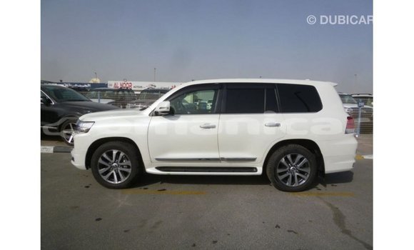 Buy Import Toyota Land Cruiser White Car in Import - Dubai in Dhufar Buy Import Toyota Land Cruiser White Car in Import - Dubai in Dhufar