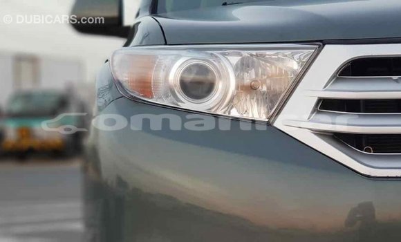 Buy Import Toyota Highlander Green Car in Import - Dubai in Dhufar Buy Import Toyota Highlander Green Car in Import - Dubai in Dhufar