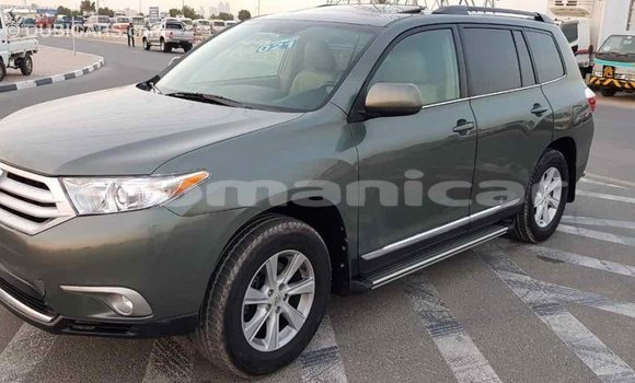 Buy Import Toyota Highlander Green Car in Import - Dubai in Dhufar Buy Import Toyota Highlander Green Car in Import - Dubai in Dhufar