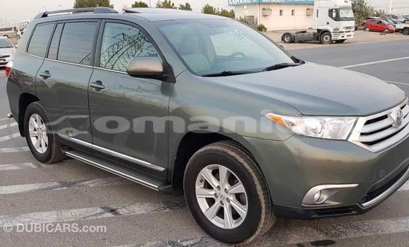 Buy Import Toyota Highlander Green Car in Import - Dubai in Dhufar Buy Import Toyota Highlander Green Car in Import - Dubai in Dhufar