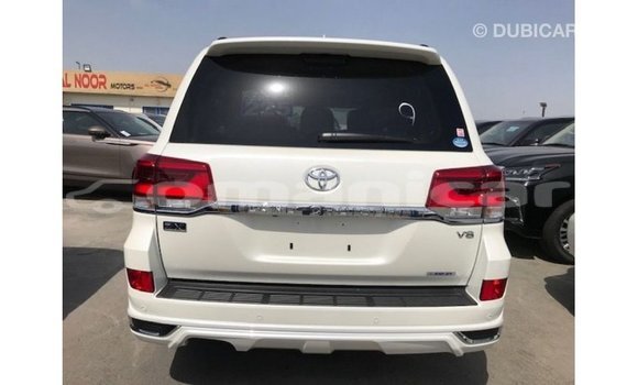 Buy Import Toyota Land Cruiser White Car in Import - Dubai in Dhufar Buy Import Toyota Land Cruiser White Car in Import - Dubai in Dhufar