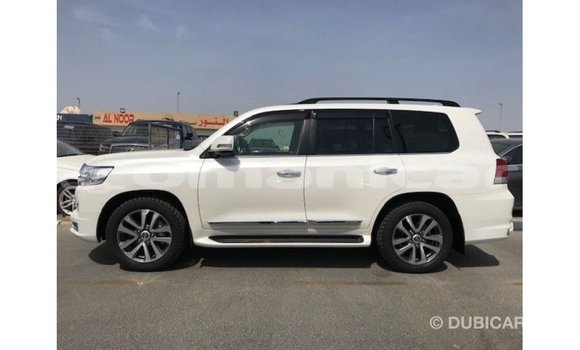 Buy Import Toyota Land Cruiser White Car in Import - Dubai in Dhufar Buy Import Toyota Land Cruiser White Car in Import - Dubai in Dhufar
