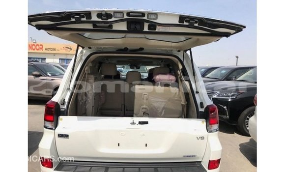 Buy Import Toyota Land Cruiser White Car in Import - Dubai in Dhufar Buy Import Toyota Land Cruiser White Car in Import - Dubai in Dhufar