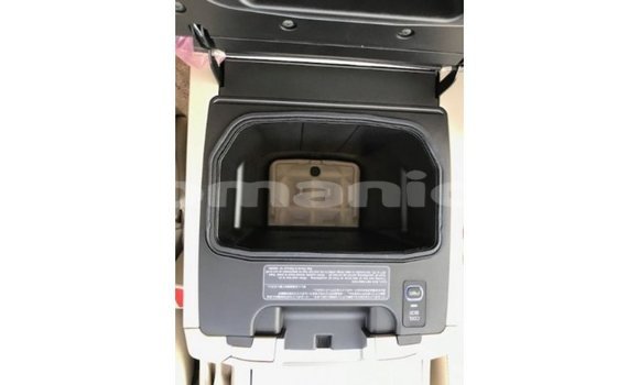 Buy Import Toyota Land Cruiser White Car in Import - Dubai in Dhufar Buy Import Toyota Land Cruiser White Car in Import - Dubai in Dhufar