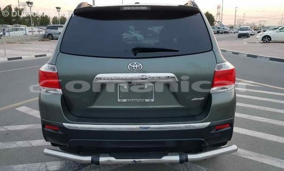 Buy Import Toyota Highlander Green Car in Import - Dubai in Dhufar Buy Import Toyota Highlander Green Car in Import - Dubai in Dhufar