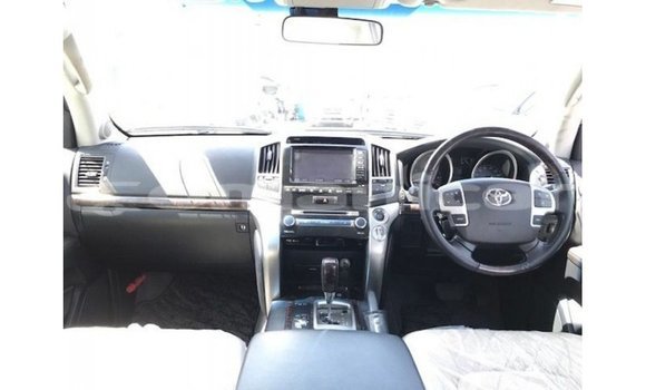 Buy Import Toyota Land Cruiser White Car in Import - Dubai in Dhufar Buy Import Toyota Land Cruiser White Car in Import - Dubai in Dhufar