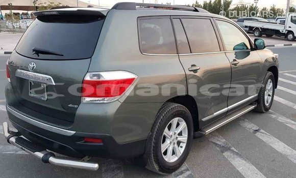 Buy Import Toyota Highlander Green Car in Import - Dubai in Dhufar Buy Import Toyota Highlander Green Car in Import - Dubai in Dhufar
