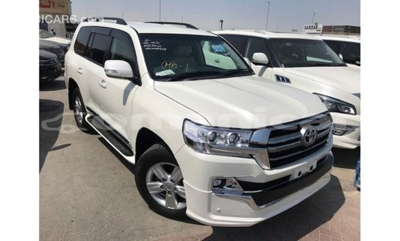 Buy Import Toyota Land Cruiser White Car in Import - Dubai in Dhufar Buy Import Toyota Land Cruiser White Car in Import - Dubai in Dhufar
