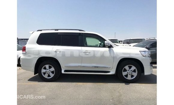Buy Import Toyota Land Cruiser White Car in Import - Dubai in Dhufar Buy Import Toyota Land Cruiser White Car in Import - Dubai in Dhufar