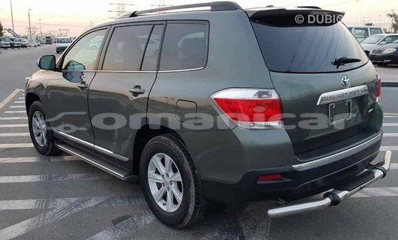 Buy Import Toyota Highlander Green Car in Import - Dubai in Dhufar Buy Import Toyota Highlander Green Car in Import - Dubai in Dhufar