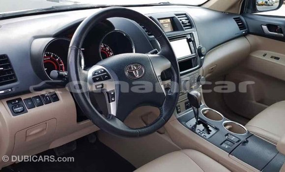Buy Import Toyota Highlander Green Car in Import - Dubai in Dhufar Buy Import Toyota Highlander Green Car in Import - Dubai in Dhufar