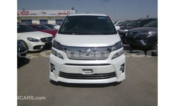 Buy Import Toyota Vellfire White Car in Import - Dubai in Dhufar Buy Import Toyota Vellfire White Car in Import - Dubai in Dhufar