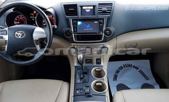 Buy Import Toyota Highlander Green Car in Import - Dubai in Dhufar Buy Import Toyota Highlander Green Car in Import - Dubai in Dhufar