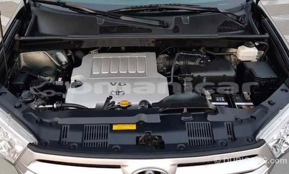 Buy Import Toyota Highlander Green Car in Import - Dubai in Dhufar Buy Import Toyota Highlander Green Car in Import - Dubai in Dhufar