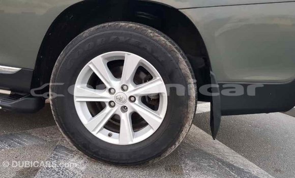 Buy Import Toyota Highlander Green Car in Import - Dubai in Dhufar Buy Import Toyota Highlander Green Car in Import - Dubai in Dhufar
