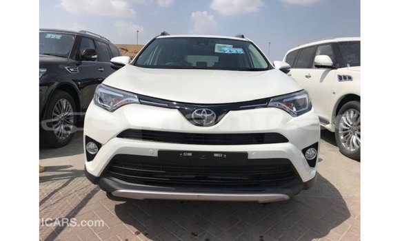 Buy Import Toyota 4Runner White Car in Import - Dubai in Dhufar Buy Import Toyota 4Runner White Car in Import - Dubai in Dhufar