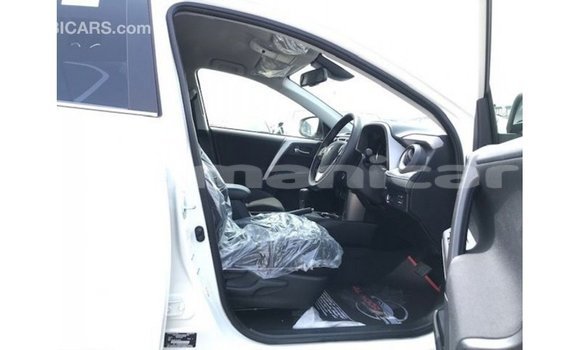 Buy Import Toyota 4Runner White Car in Import - Dubai in Dhufar Buy Import Toyota 4Runner White Car in Import - Dubai in Dhufar