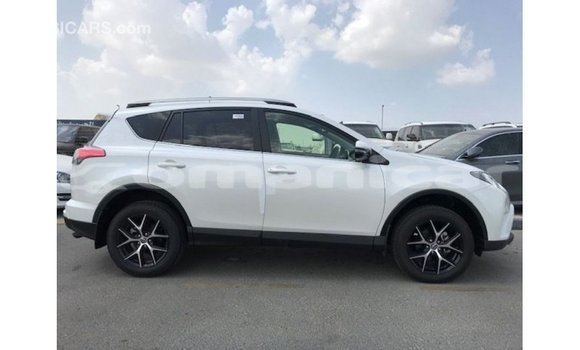 Buy Import Toyota 4Runner White Car in Import - Dubai in Dhufar Buy Import Toyota 4Runner White Car in Import - Dubai in Dhufar