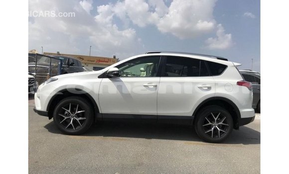 Buy Import Toyota 4Runner White Car in Import - Dubai in Dhufar Buy Import Toyota 4Runner White Car in Import - Dubai in Dhufar
