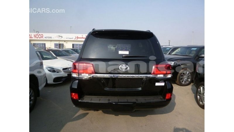 Big with watermark toyota land cruiser dhufar import dubai 3190