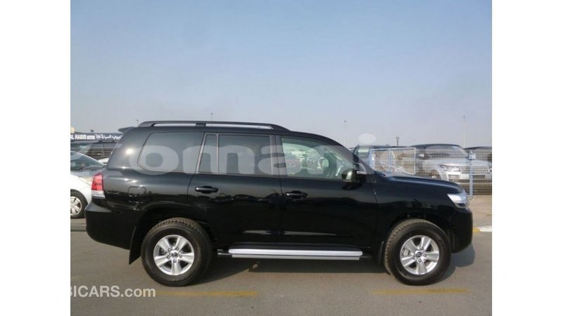 Big with watermark toyota land cruiser dhufar import dubai 3190