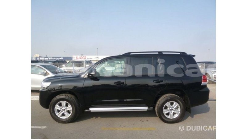Big with watermark toyota land cruiser dhufar import dubai 3190