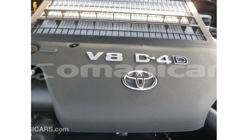Big with watermark toyota land cruiser dhufar import dubai 3190